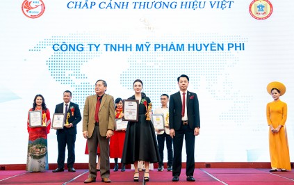 Huyền Phi Cosmetics lọt Top 10 Thương hiệu - Dịch vụ Uy tín hàng đầu Việt Nam